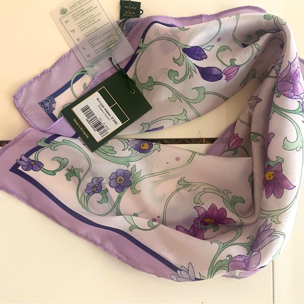 NWT: 100% silk wrap